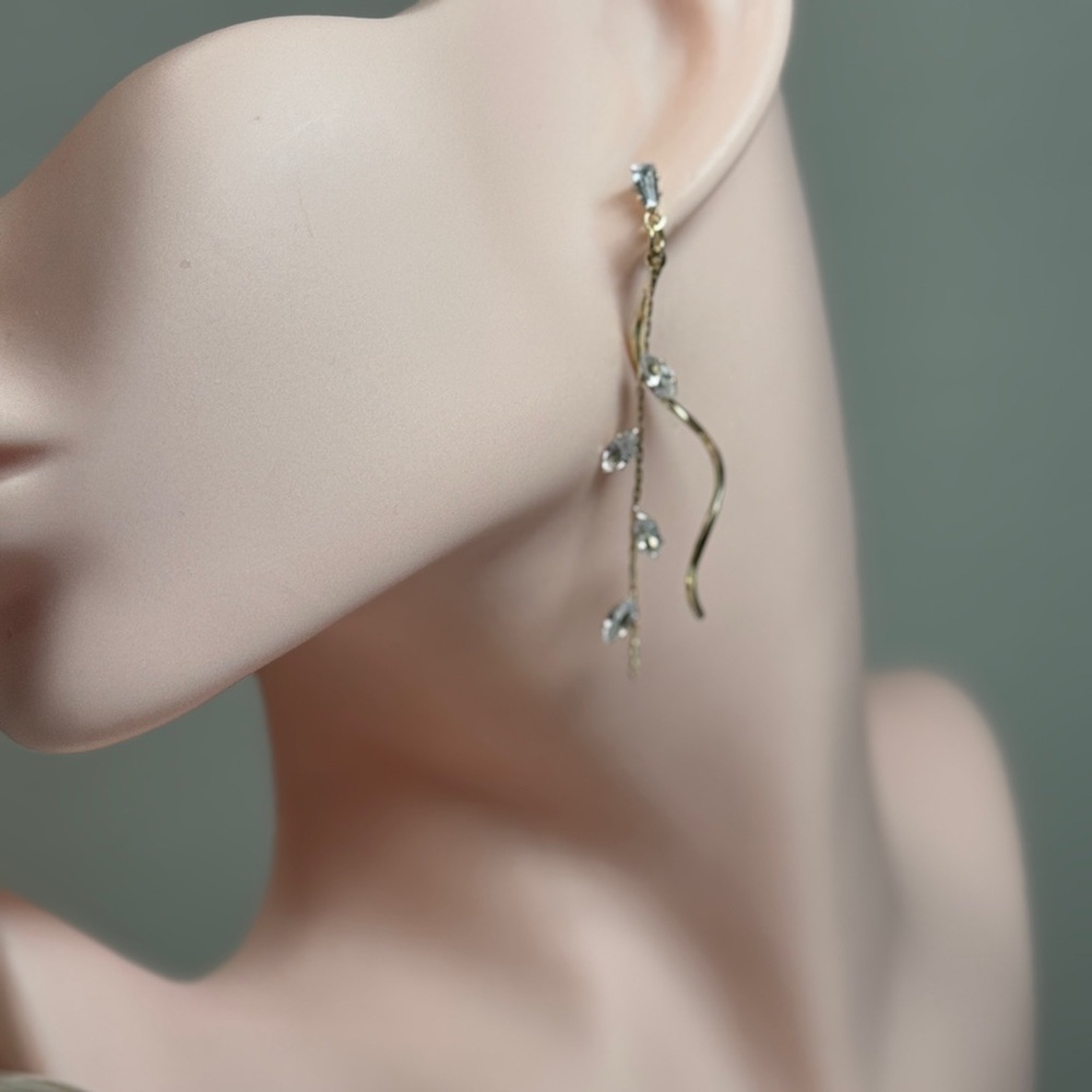 ⚜️ Gold Leafs Earrings With  Gems 🍃 - Picture 4 of 6